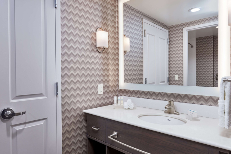 Bathroom 5, Homewood Suites by Hilton Teaneck Glenpointe, Bergen