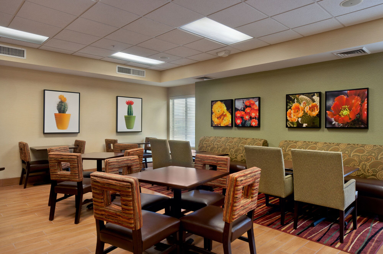 Food & Drinks 5, Hampton Inn Phoenix/Anthem, Maricopa