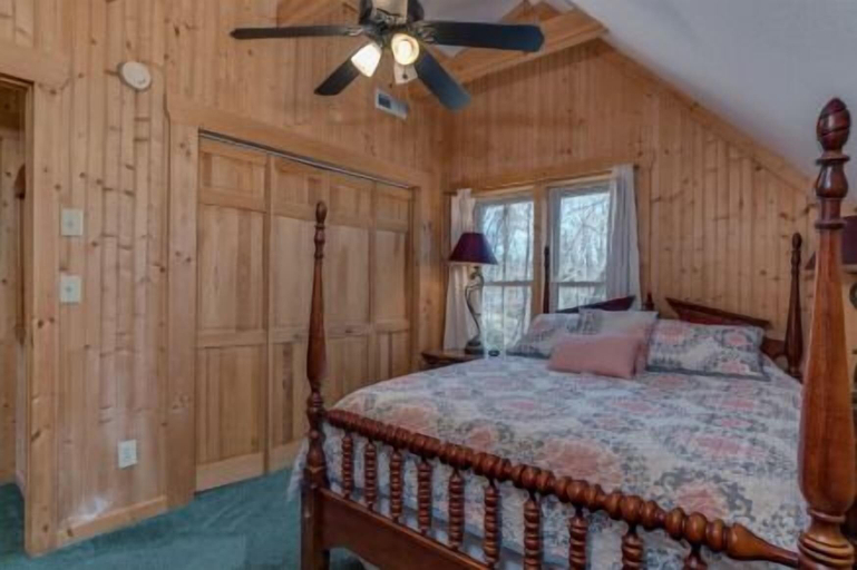 Bedroom 3, Horseshow Hideaway – Pet Friendly Cabin, 7 Minutes to TIEC, Rutherford