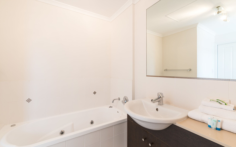 Bathroom 4, Cairns City Apartments, Cairns