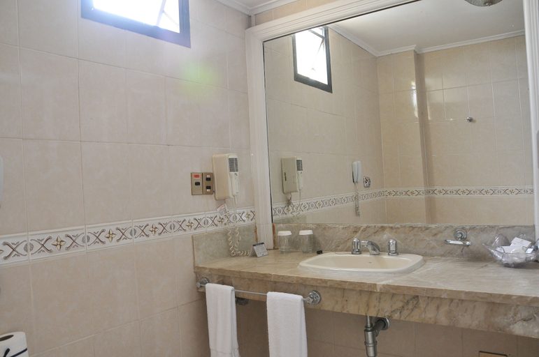 Bathroom 5, Nobile Suites Excelsior Asuncion, Asunción