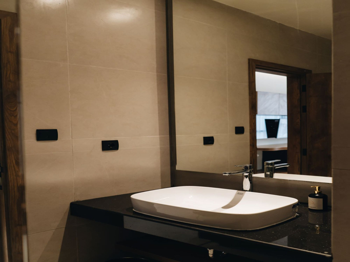 Bathroom 5, Grand Central Premier, Medan