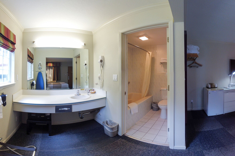 Bathroom 4, Inn at Golden Gate, San Francisco