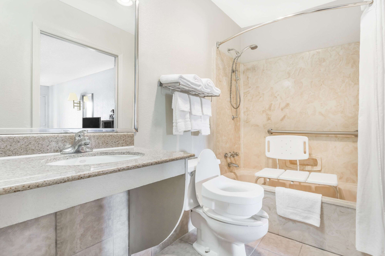 Bathroom 4, Super 8 by Wyndham Santee/I-95, Orangeburg