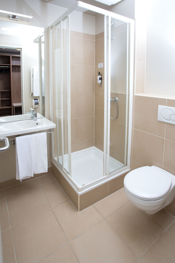 Bathroom 4, Erzsebet Kiralyne Hotel, Gödöllő