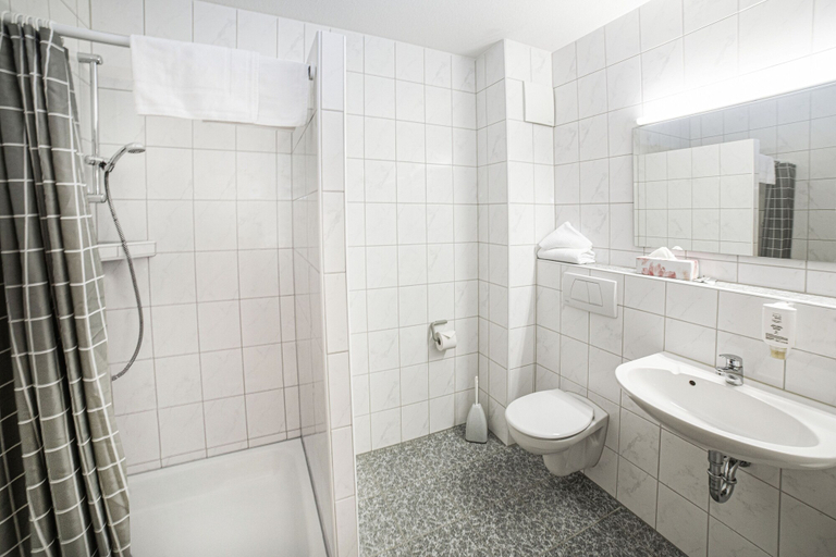 Bathroom 5, Fairway Hotel, Rhein-Neckar-Kreis