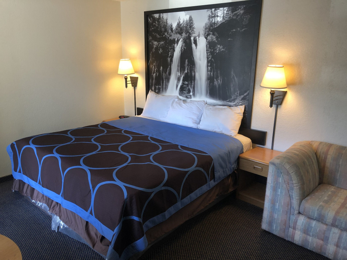 Bedroom 3, Super 8 by Wyndham Red Bluff, Tehama