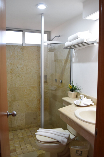Bathroom 4, Costa De Oro Beach Hotel, Mazatlán