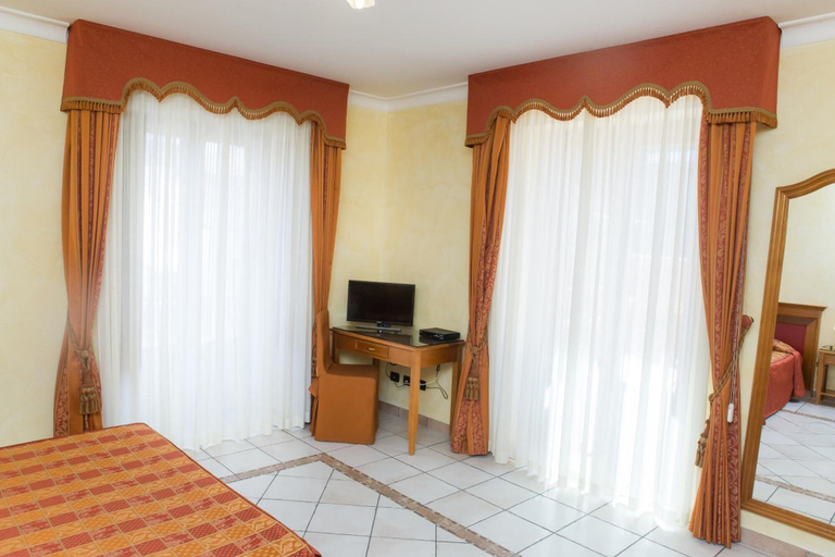 Bedroom 2, Residence Alberghiero Eolie, Messina