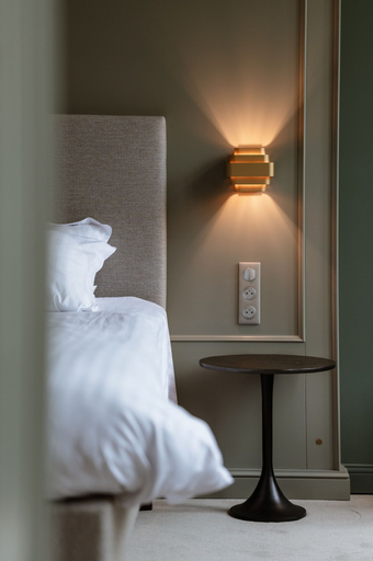 Bedroom 2, Le Château d'Aubry, Nord