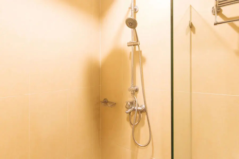 Bathroom 4, RedDoorz Premium @ West Avenue Quezon City, Quezon City