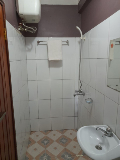 Bathroom 3, Twin Tower Gardens Hotel, Kampala