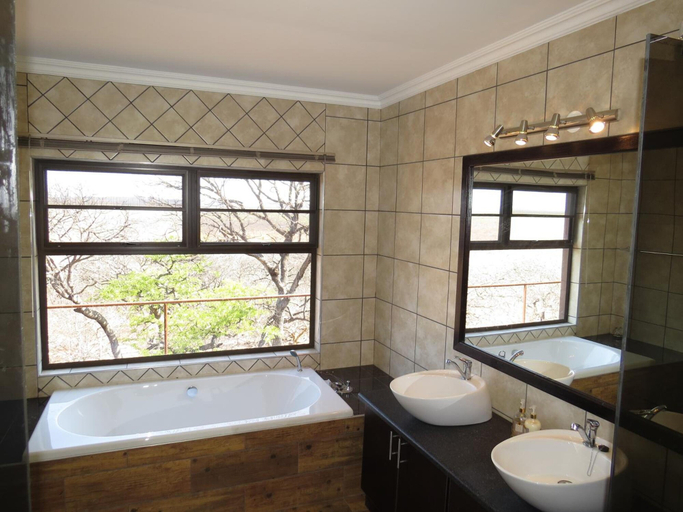 Bathroom 4, Onduri Lodge - In Okaukuejo, Kamanjab