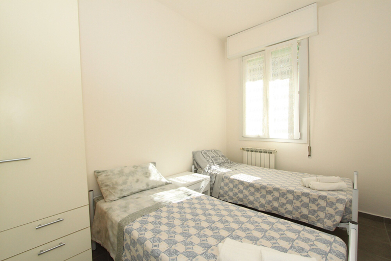 Room 5, Villa Pineta Apartments, Ferrara