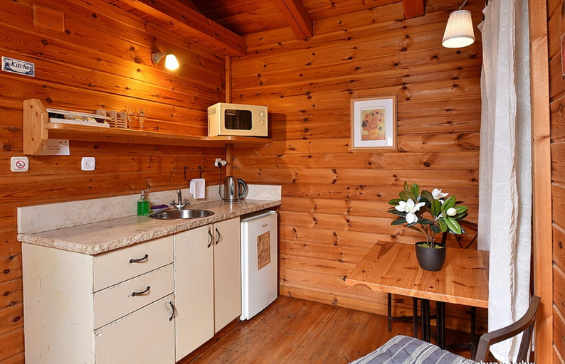 Others 5, Maya Cabins