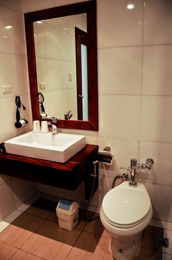 Bathroom 4, Mango Valley Hotel 1, Olongapo City