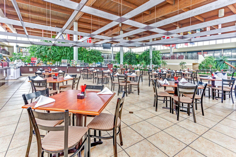 Food & Drinks 5, Wyndham Garden Romulus Detroit Metro Airport, Wayne