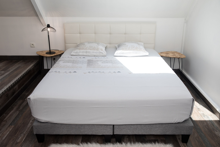 Bedroom 4, A La Ferme City Break & Spa, Nord