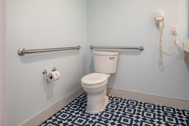 Bathroom 4, Universal's Endless Summer Resort - Dockside Inn and Suites, Orange