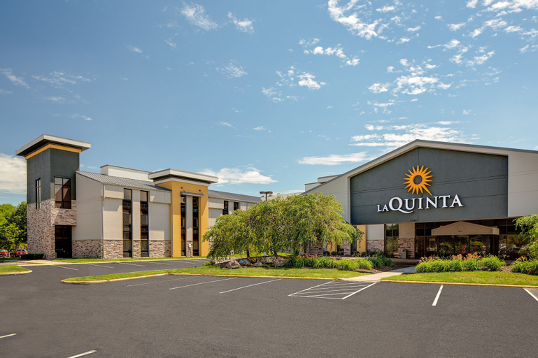 Exterior & Views 1, La Quinta Inn & Suites by Wyndham Detroit Metro Airport, Wayne