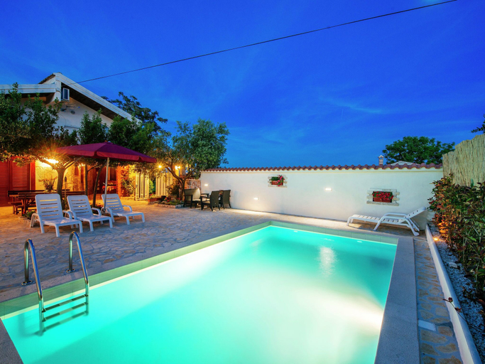 Sport & Beauty 1, Cozy Holiday Home in Zadar With Swimming Pool, Zadar