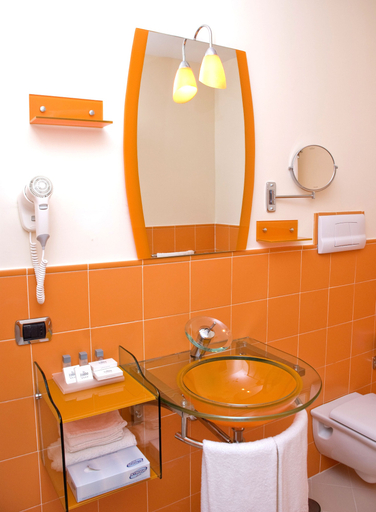 Bathroom 5, La Isla Resort, Salerno