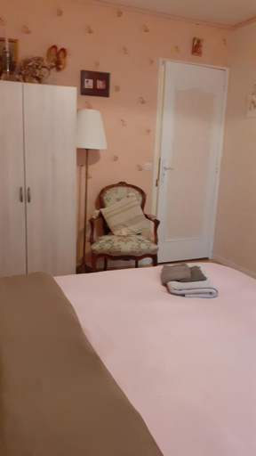 Bedroom 4, Chambre dans une maison pleine de vie, Yvelines