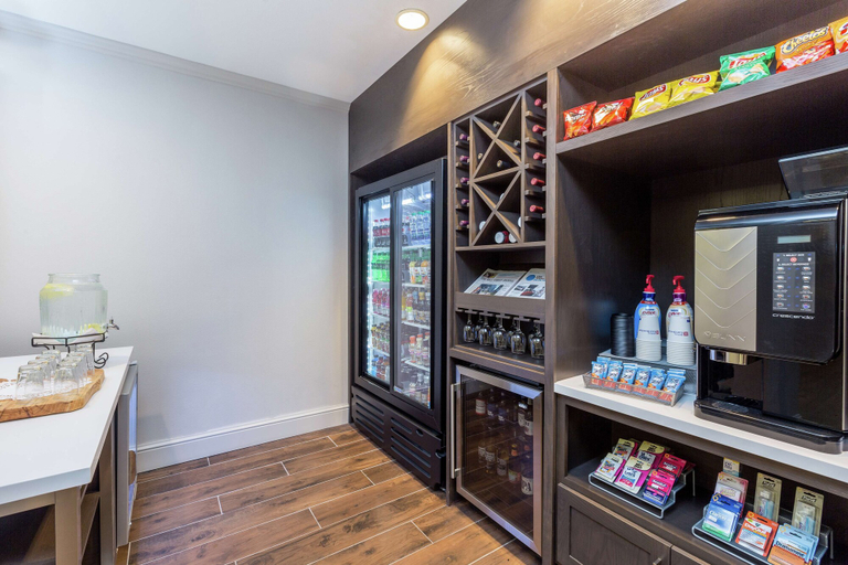 Food & Drinks 5, Hilton Garden Inn Oakland / San Leandro, Alameda