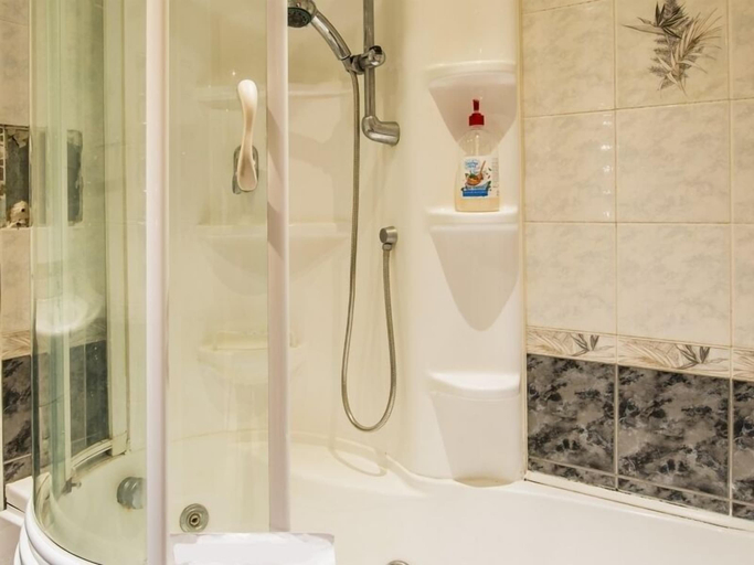 Bathroom 3, Apartment - Ostrovityanova 11, Western