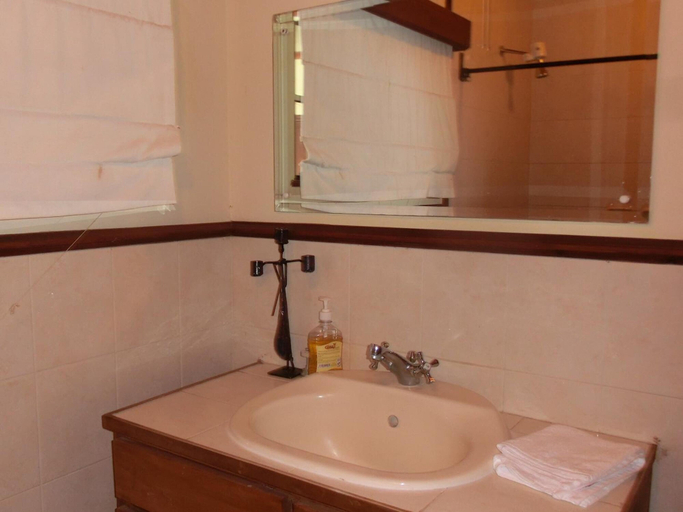 Bathroom 3, The Pot at Panda, Naivasha