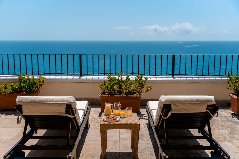 Exterior & Views 21