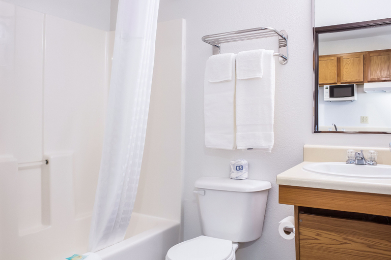 Bathroom 4, WoodSpring Suites Conroe, Montgomery