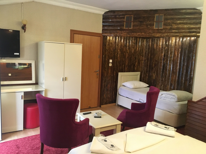 Others 5, Bordo Hotel, Merkez