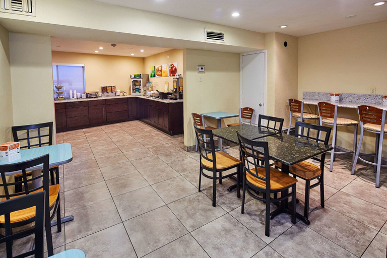 Food & Drinks, Quality Inn Parker, La Paz