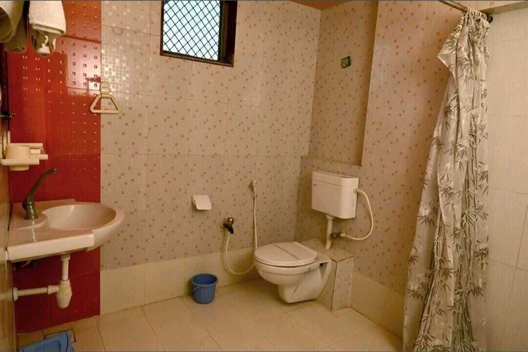 Bathroom 3, Hotel Sukh Sagar, Gir Somnath