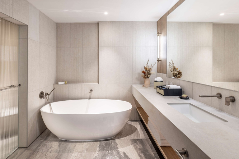 Bathroom 5, DoubleTree by Hilton Auckland Karaka, Franklin