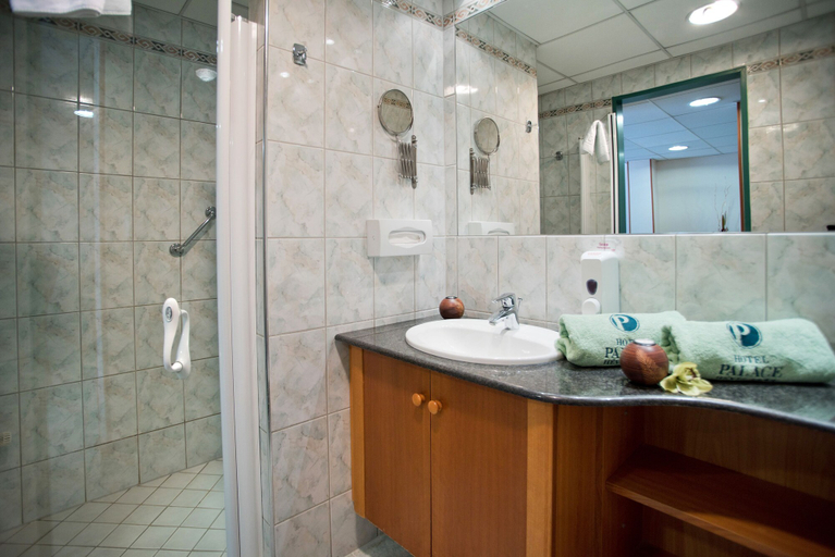 Bathroom 4, Palace Hotel Heviz, Hévíz/Keszthely