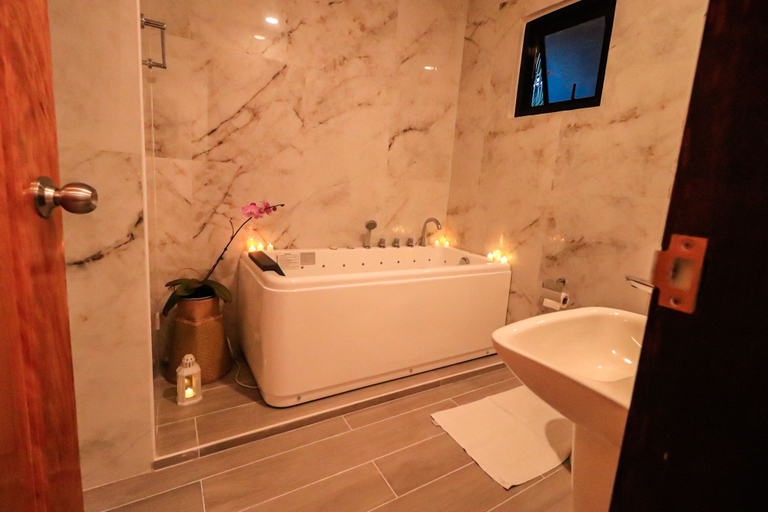 Bathroom 4, Josefina's Tourist Inn, Busuanga