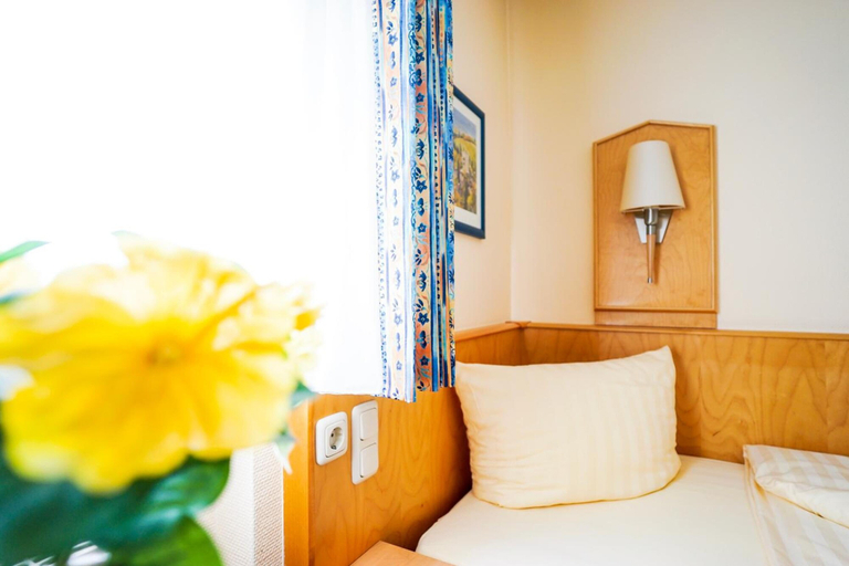 Bedroom 3, Hotel Sauer Garni, Offenbach