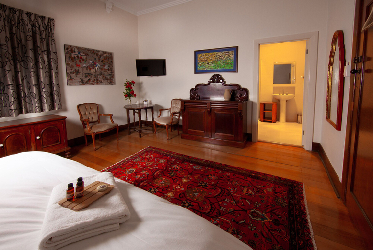 Bedroom 2, Northern Arts Hotel, Mount Alexander - C'maine