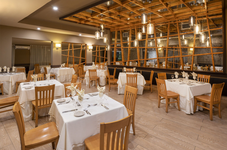 Food & Drinks 5, Viva Fortuna Beach by Wyndham, A Trademark Resort