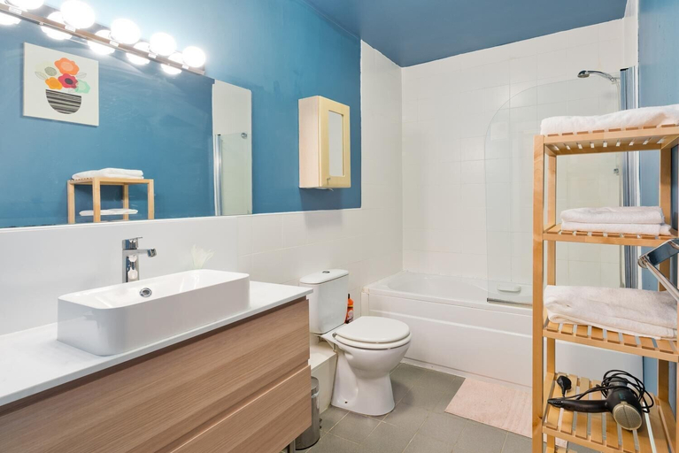 Bathroom 3, Greeg Court, Dublin