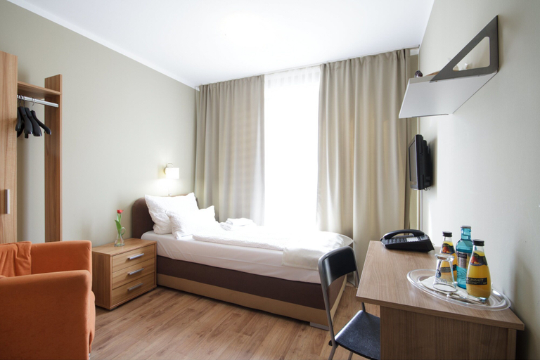 Bedroom 4, Hotel Pankow, Berlin