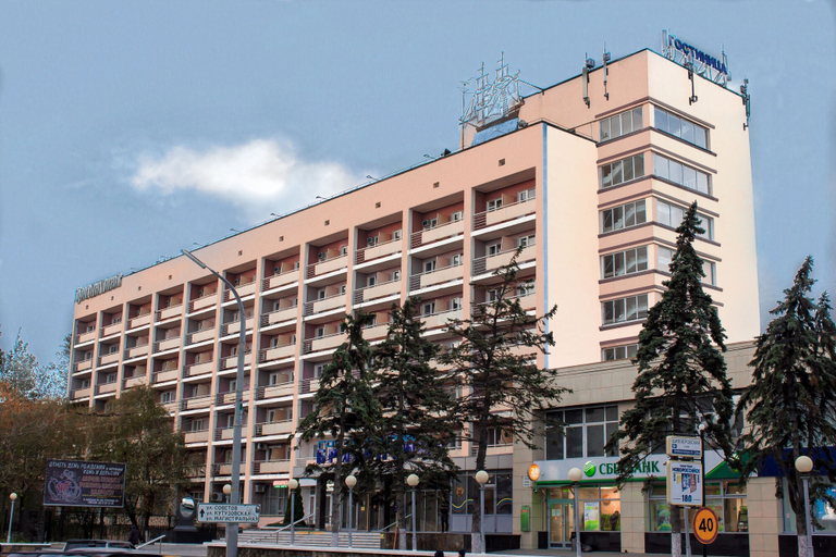 Exterior & Views