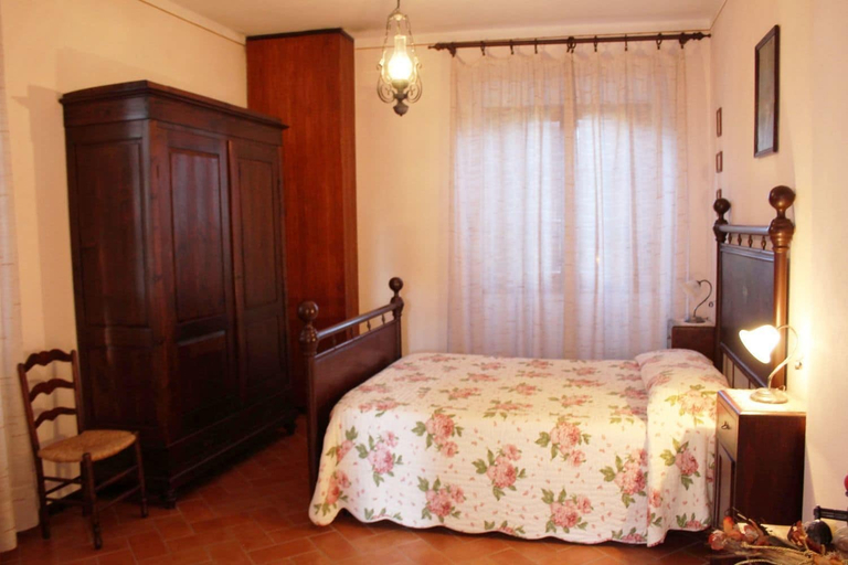 Bedroom 2, Beautiful Private Villa for 10 People with Private Pool, WIFI, TV, Pets Allowed and Parking, Arezzo