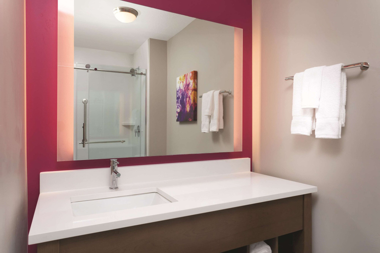 Bathroom 5, La Quinta Inn & Suites by Wyndham South Jordan, Salt Lake
