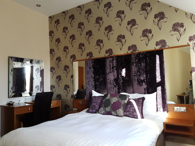 Bedroom 2, The Old Barn Inn, Newport