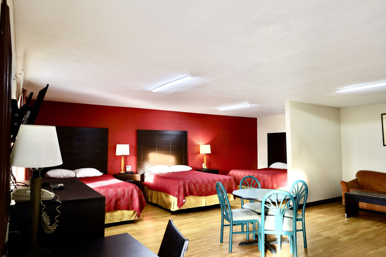 Bedroom 4, Rodeway Inn Pauls Valley, Garvin