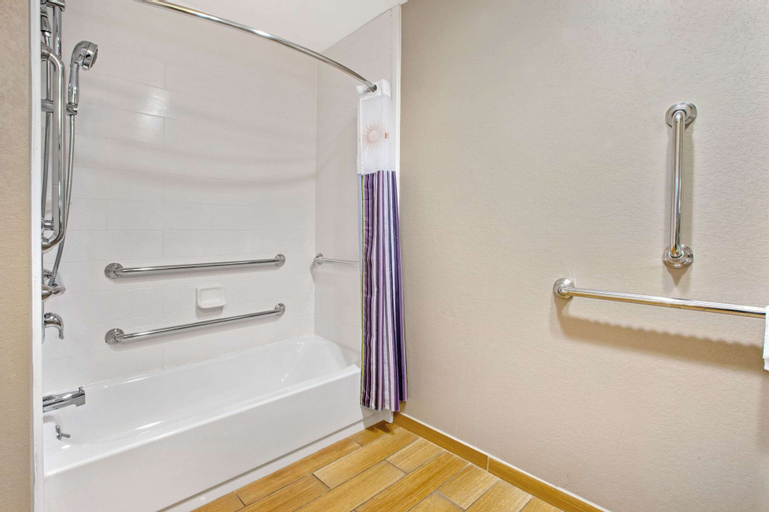 Bedroom 4, La Quinta Inn & Suites by Wyndham Detroit Metro Airport, Wayne