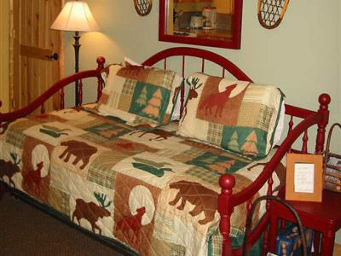 Bedroom 2, Tahoma Meadows B&B Cottages, Placer